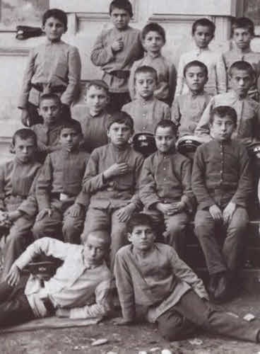 Маяковский. Трагедия-буфф в шести действиях Маяковский. Трагедия-буфф в шести действиях