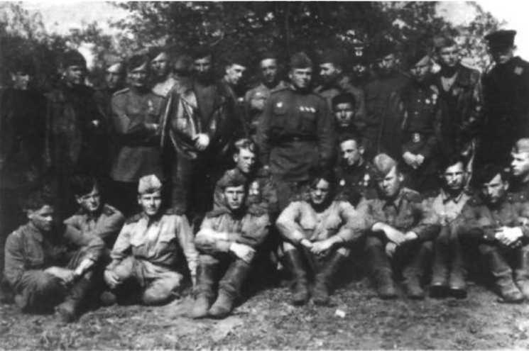 Я дрался с асами люфтваффе. На смену павшим. 1943-1945 Я дрался с асами люфтваффе. На смену павшим. 1943-1945