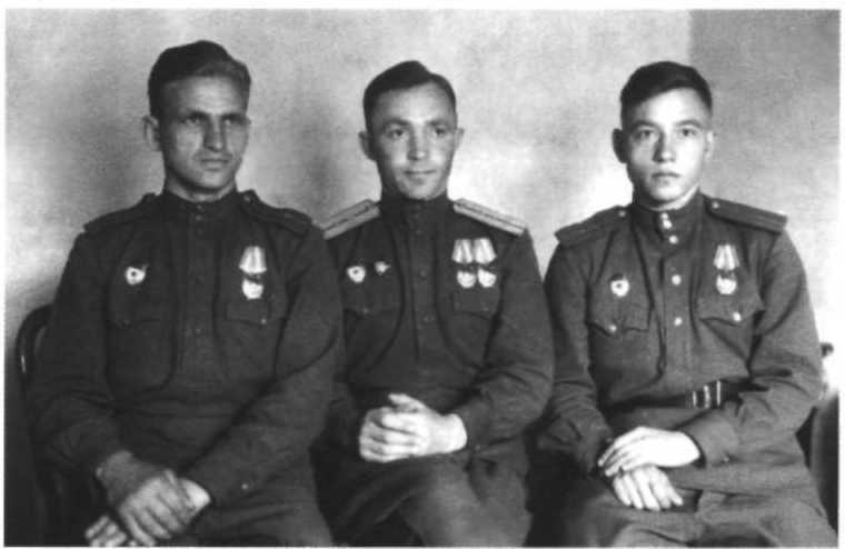 Я дрался с асами люфтваффе. На смену павшим. 1943-1945 Я дрался с асами люфтваффе. На смену павшим. 1943-1945