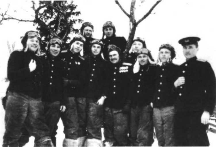Я дрался с асами люфтваффе. На смену павшим. 1943-1945 Я дрался с асами люфтваффе. На смену павшим. 1943-1945