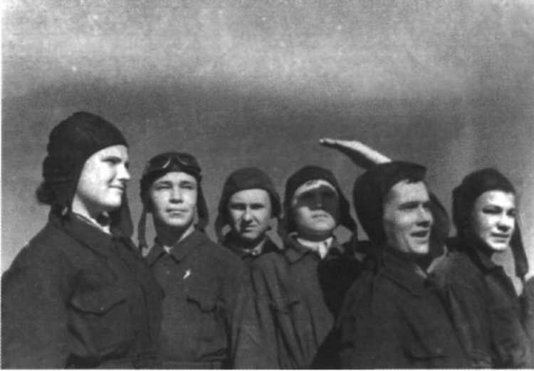 Я дрался с асами люфтваффе. На смену павшим. 1943-1945 Я дрался с асами люфтваффе. На смену павшим. 1943-1945