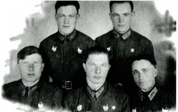 Я дрался на По-2. "Ночные ведьмаки" Я дрался на По-2. "Ночные ведьмаки"