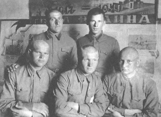 Я дрался с Панцерваффе. "Двойной оклад - тройная смерть!" Я дрался с Панцерваффе. "Двойной оклад - тройная смерть!"