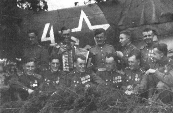 На "Ишаках" и "МиГах"! 16-й гвардейский в начале войны На "Ишаках" и "МиГах"! 16-й гвардейский в начале войны