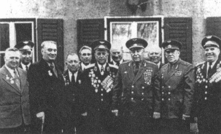 На "Ишаках" и "МиГах"! 16-й гвардейский в начале войны На "Ишаках" и "МиГах"! 16-й гвардейский в начале войны