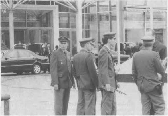 Кто правит миром? Или вся правда о Бильдербергском клубе Кто правит миром? Или вся правда о Бильдербергском клубе