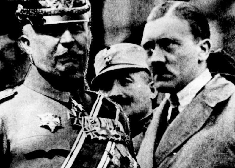 Темная харизма Адольфа Гитлера. Ведущий миллионы в пропасть Темная харизма Адольфа Гитлера. Ведущий миллионы в пропасть