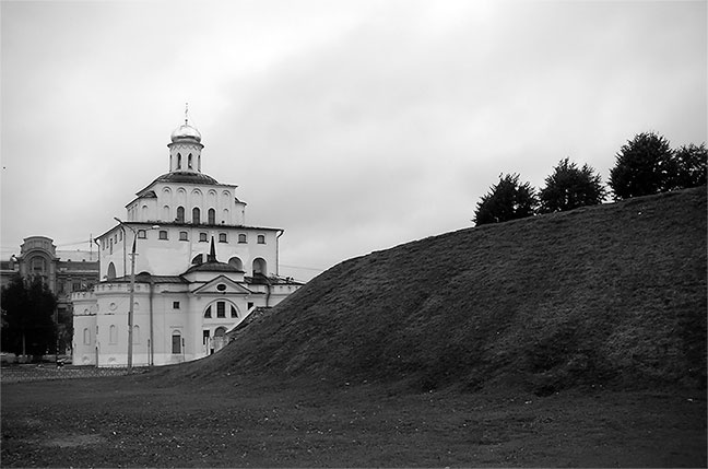 Русь меж двух огней – против Батыя и "псов-рыцарей" Русь меж двух огней – против Батыя и "псов-рыцарей"
