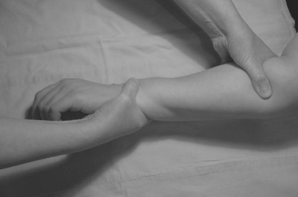 Экстренная помощь при травмах, болевых шоках и воспалениях. Опыт работы в чрезвычайных ситуациях Экстренная помощь при травмах, болевых шоках и воспалениях. Опыт работы в чрезвычайных ситуациях