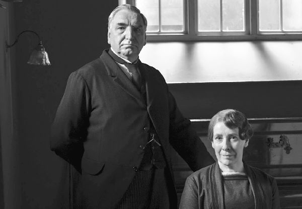 Аббатство Даунтон. История гордости и предубеждений Аббатство Даунтон. История гордости и предубеждений