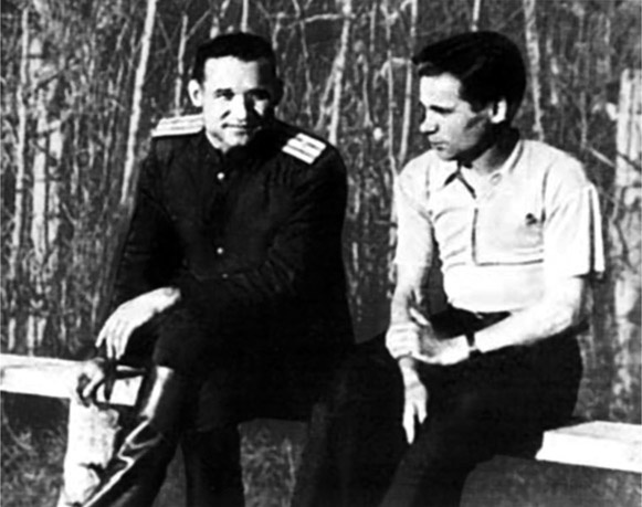 Автомат Калашникова. Символ России Автомат Калашникова. Символ России