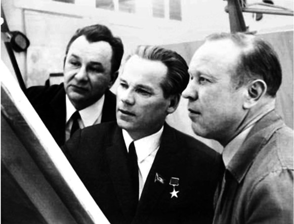 Автомат Калашникова. Символ России Автомат Калашникова. Символ России