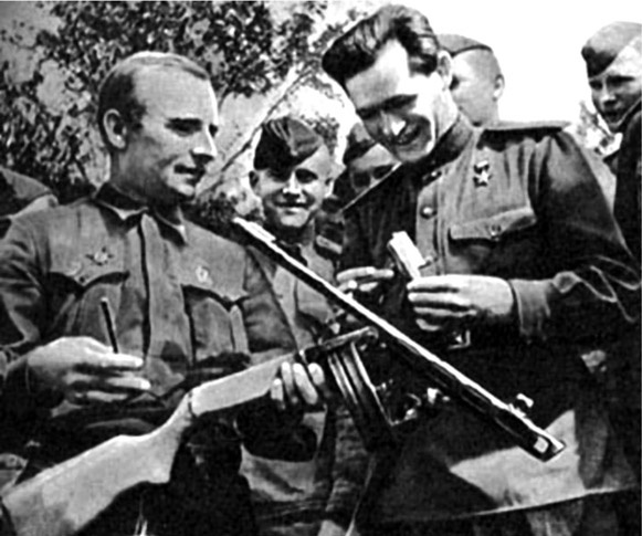 Автомат Калашникова. Символ России Автомат Калашникова. Символ России