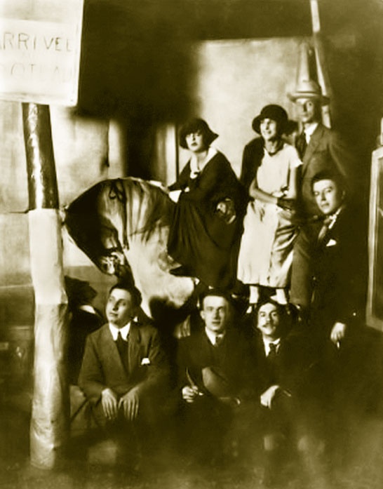 Гала. Как сделать гения из Сальвадора Дали Гала. Как сделать гения из Сальвадора Дали