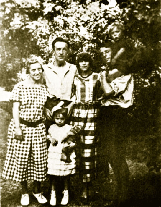 Гала. Как сделать гения из Сальвадора Дали Гала. Как сделать гения из Сальвадора Дали