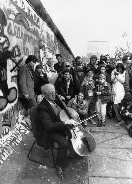 Мстислав Ростропович. Любовь с виолончелью в руках Мстислав Ростропович. Любовь с виолончелью в руках