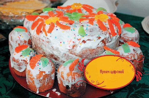 Куличи, пасха, блины и другие блюда православной праздничной кухни Куличи, пасха, блины и другие блюда православной праздничной кухни