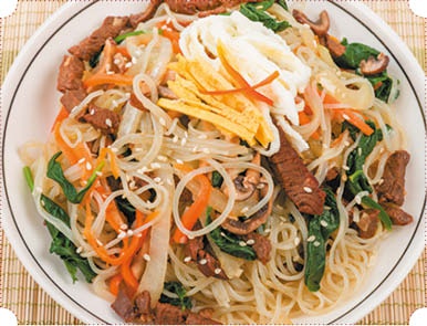 Холодные и теплые салаты. Мясные, рыбные, овощные, корейские, постные + 50 салатных заправок Холодные и теплые салаты. Мясные, рыбные, овощные, корейские, постные + 50 салатных заправок