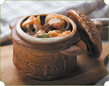Аппетитное жаркое, гуляш, кулеш, солянки, плов, рагу и другие блюда в горшочках Аппетитное жаркое, гуляш, кулеш, солянки, плов, рагу и другие блюда в горшочках