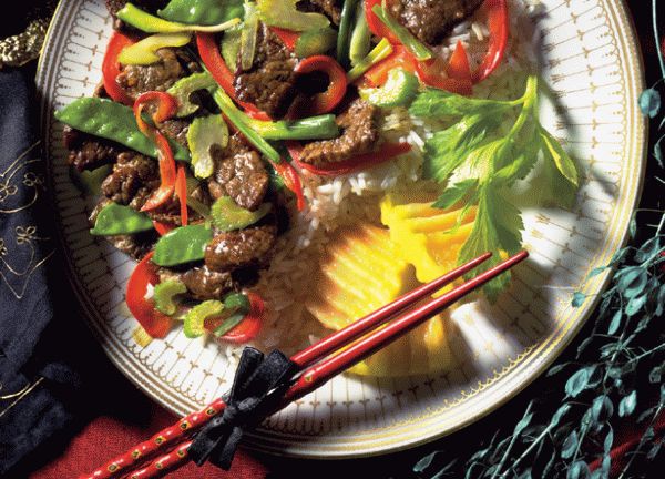 Мужчина на кухне Мужчина на кухне