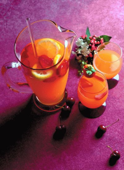 Мужчина на кухне Мужчина на кухне