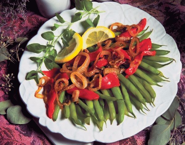 Мужчина на кухне Мужчина на кухне