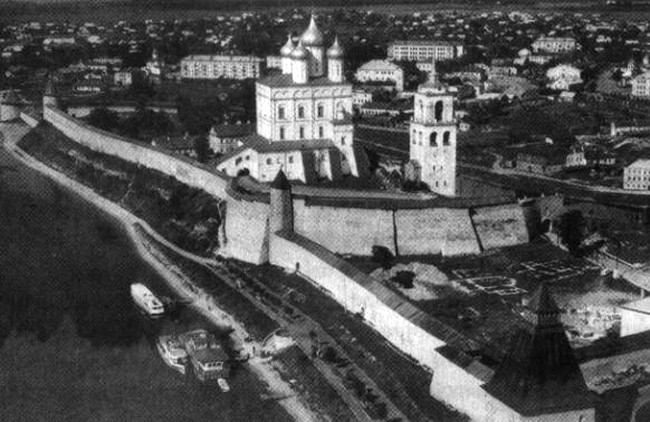 Человек с яйцом. Жизнь и мнения Александра Проханова Человек с яйцом. Жизнь и мнения Александра Проханова