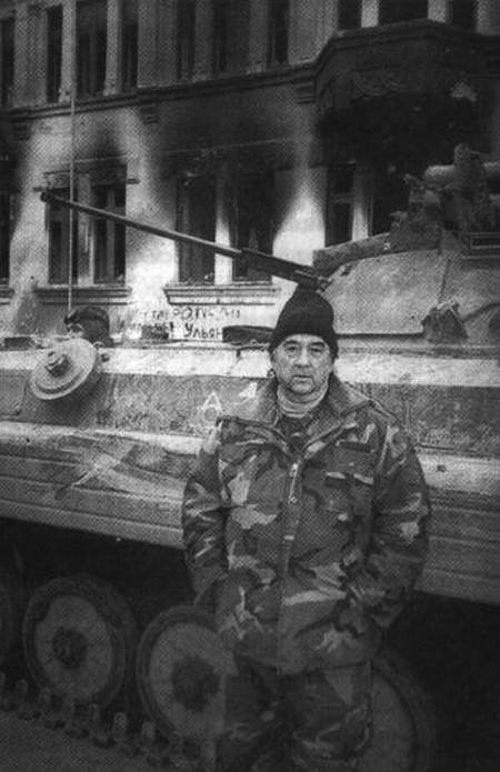 Человек с яйцом. Жизнь и мнения Александра Проханова Человек с яйцом. Жизнь и мнения Александра Проханова