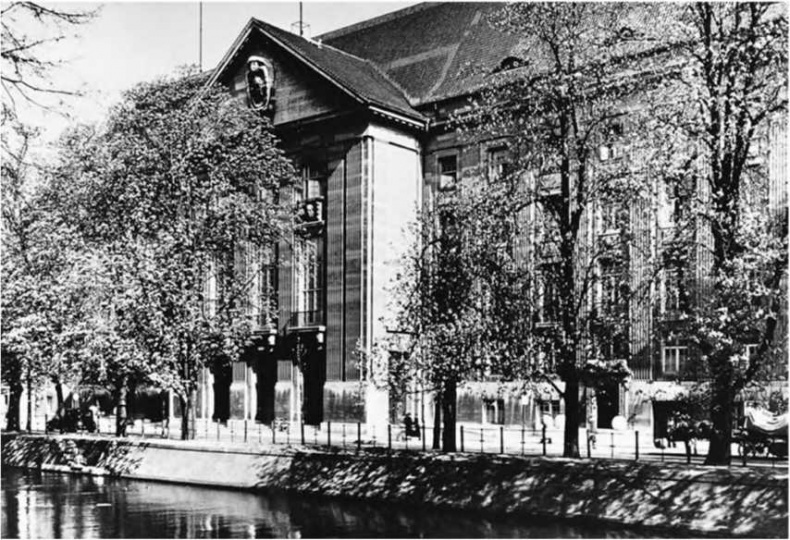 Гитлеровская машина шпионажа. Военная и политическая разведка Третьего рейха. 1933-1945 Гитлеровская машина шпионажа. Военная и политическая разведка Третьего рейха. 1933-1945