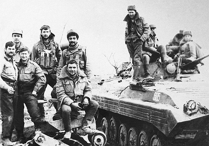 За речкой шла война... За речкой шла война...