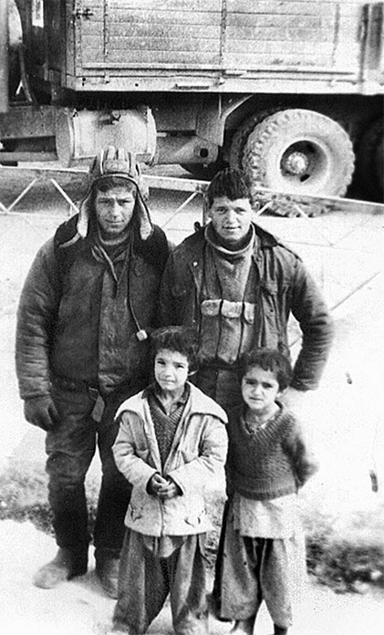 За речкой шла война... За речкой шла война...