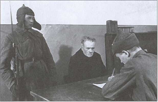 Крым под пятой Гитлера. Немецкая оккупационная политика в Крыму 1941-1944 гг. Крым под пятой Гитлера. Немецкая оккупационная политика в Крыму 1941-1944 гг.