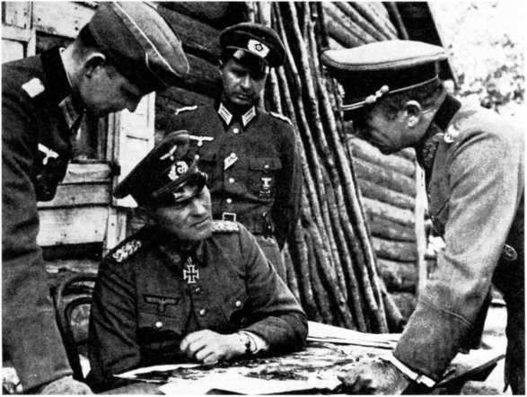 Ленинградский "Блицкриг". На основе военных дневников высших офицеров вермахта генерал-фельдмаршала Вильгельма Риттера фон Лееба и генерал-полковника Франца Гальдера. 1941-1942 Ленинградский "Блицкриг". На основе военных дневников высших офицеров вермахта генерал-фельдмаршала Вильгельма Риттера фон Лееба и генерал-полковника Франца Гальдера. 1941-1942
