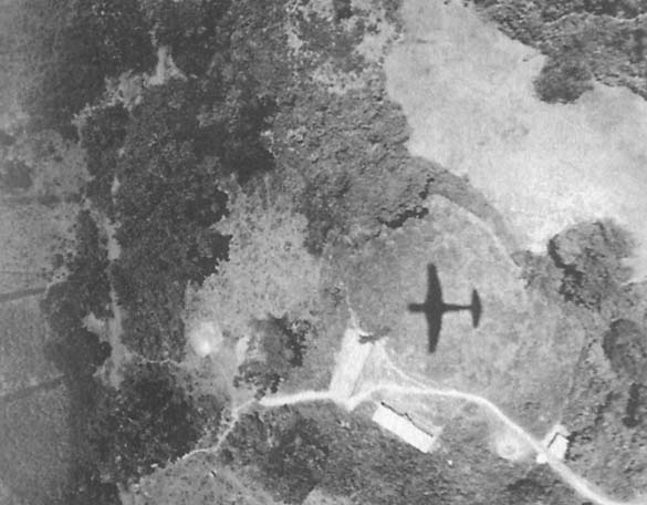 Пикирующие бомбардировщики: История пикировщика. Пикировщики над джунглями Пикирующие бомбардировщики: История пикировщика. Пикировщики над джунглями