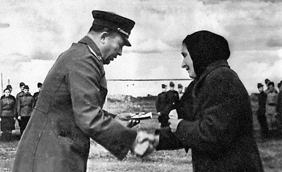 На перехват! Летная книжка "сталинского сокола" На перехват! Летная книжка "сталинского сокола"