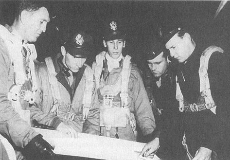 Черный крест и красная звезда. Воздушная война над Россией. 1941-1944 Черный крест и красная звезда. Воздушная война над Россией. 1941-1944