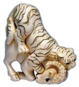 Полосатая кошка, пятнистая кошка Полосатая кошка, пятнистая кошка