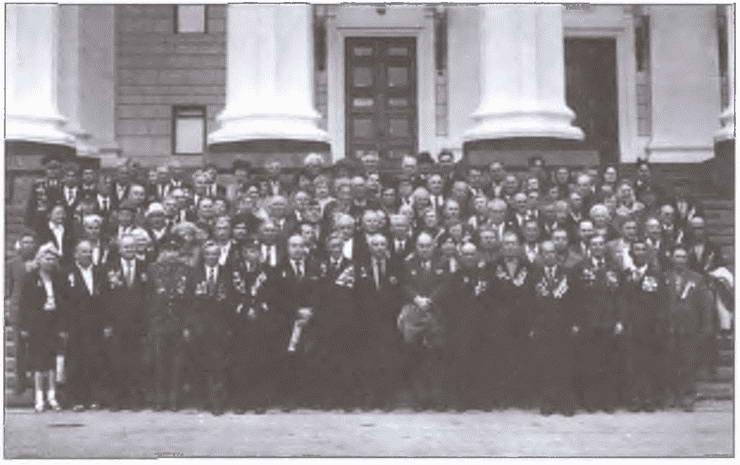 Расстрелять перед строем Расстрелять перед строем