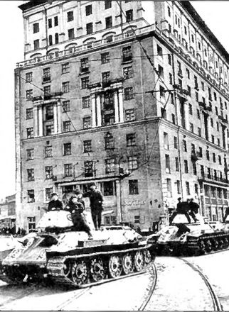 Накануне 1941 года. Гитлер идет на Россию Накануне 1941 года. Гитлер идет на Россию