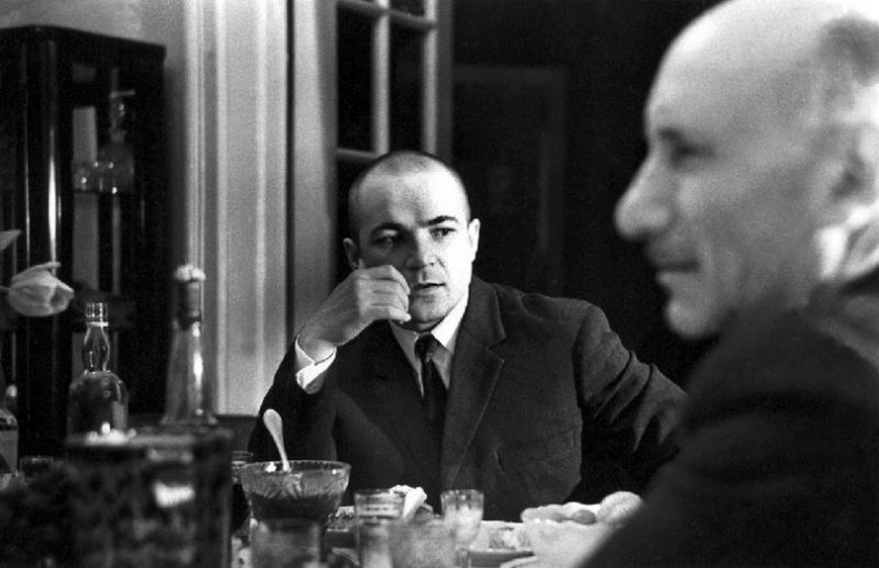 Театр абсурда. Во что превратили Россию Театр абсурда. Во что превратили Россию