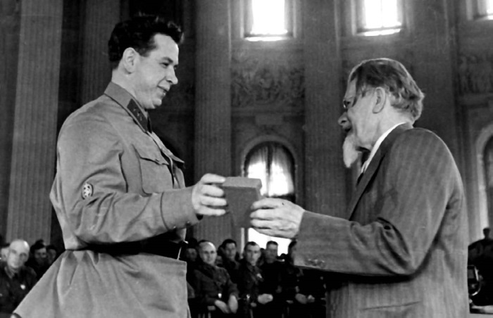 Сергей Круглов. Два десятилетия в руководстве органов госбезопасности и внутренних дел СССР Сергей Круглов. Два десятилетия в руководстве органов госбезопасности и внутренних дел СССР