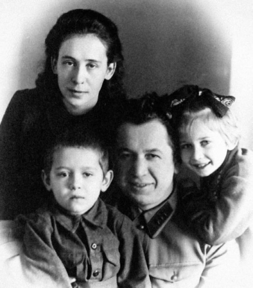 Сергей Круглов. Два десятилетия в руководстве органов госбезопасности и внутренних дел СССР Сергей Круглов. Два десятилетия в руководстве органов госбезопасности и внутренних дел СССР