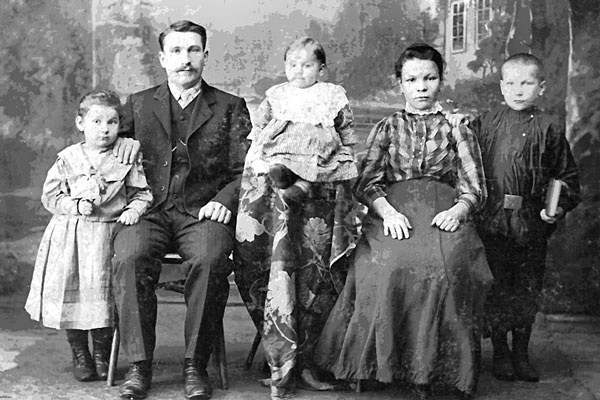 Октябрьский детектив. К 100-летию революции Октябрьский детектив. К 100-летию революции