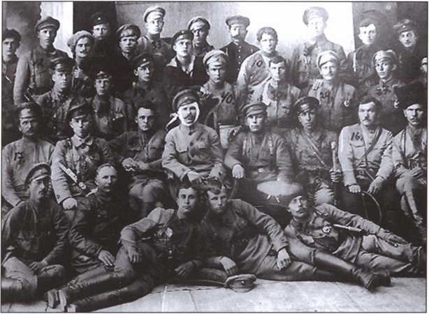 Жизнь военный элиты. За фасадом благополучия. 1918-1953 гг. Жизнь военный элиты. За фасадом благополучия. 1918-1953 гг.