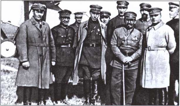 Жизнь военный элиты. За фасадом благополучия. 1918-1953 гг. Жизнь военный элиты. За фасадом благополучия. 1918-1953 гг.