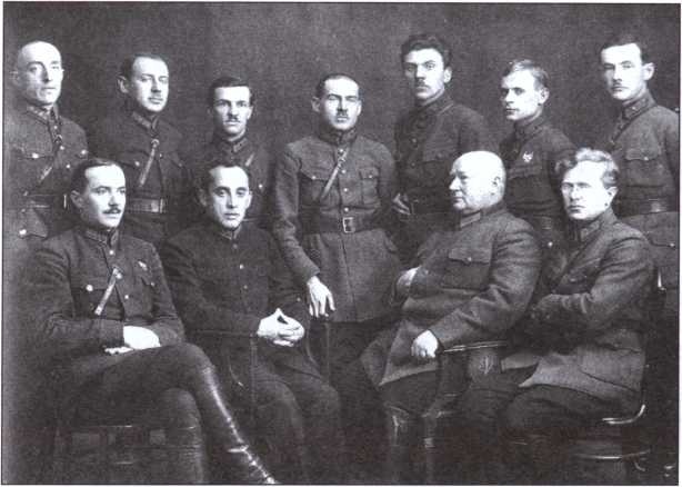Жизнь военный элиты. За фасадом благополучия. 1918-1953 гг. Жизнь военный элиты. За фасадом благополучия. 1918-1953 гг.