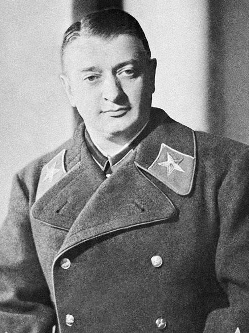 Россия в огне Гражданской войны: подлинная история самой страшной братоубийственной войны Россия в огне Гражданской войны: подлинная история самой страшной братоубийственной войны