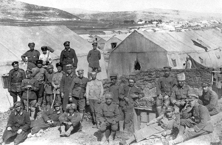 Россия в огне Гражданской войны: подлинная история самой страшной братоубийственной войны Россия в огне Гражданской войны: подлинная история самой страшной братоубийственной войны