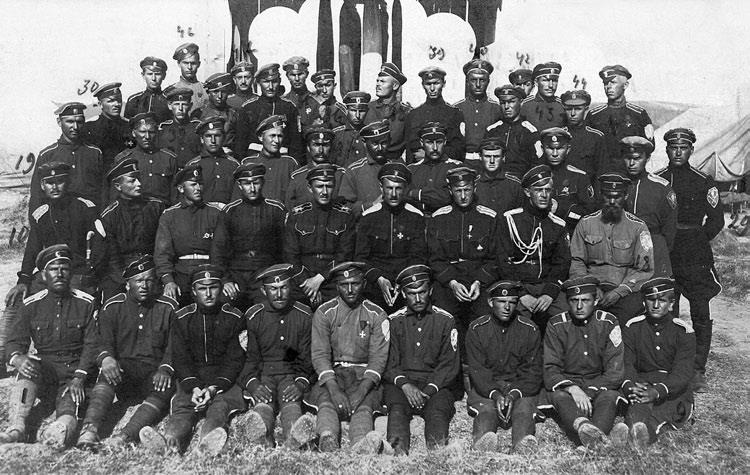Россия в огне Гражданской войны: подлинная история самой страшной братоубийственной войны Россия в огне Гражданской войны: подлинная история самой страшной братоубийственной войны