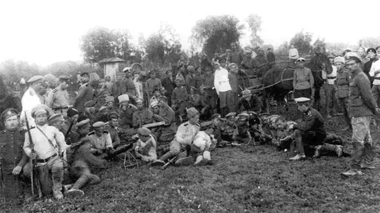Россия в огне Гражданской войны: подлинная история самой страшной братоубийственной войны Россия в огне Гражданской войны: подлинная история самой страшной братоубийственной войны